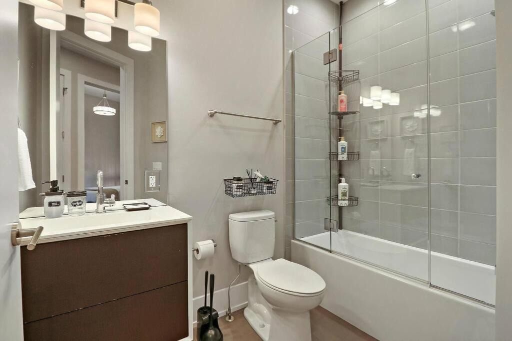 Nicely Decorated 1br Apt With Laundry - Crosby 202 Chicago