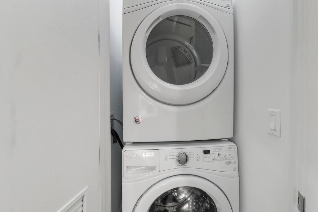 Nicely Decorated 1br Apt With Laundry - Crosby 202 * Chicago
