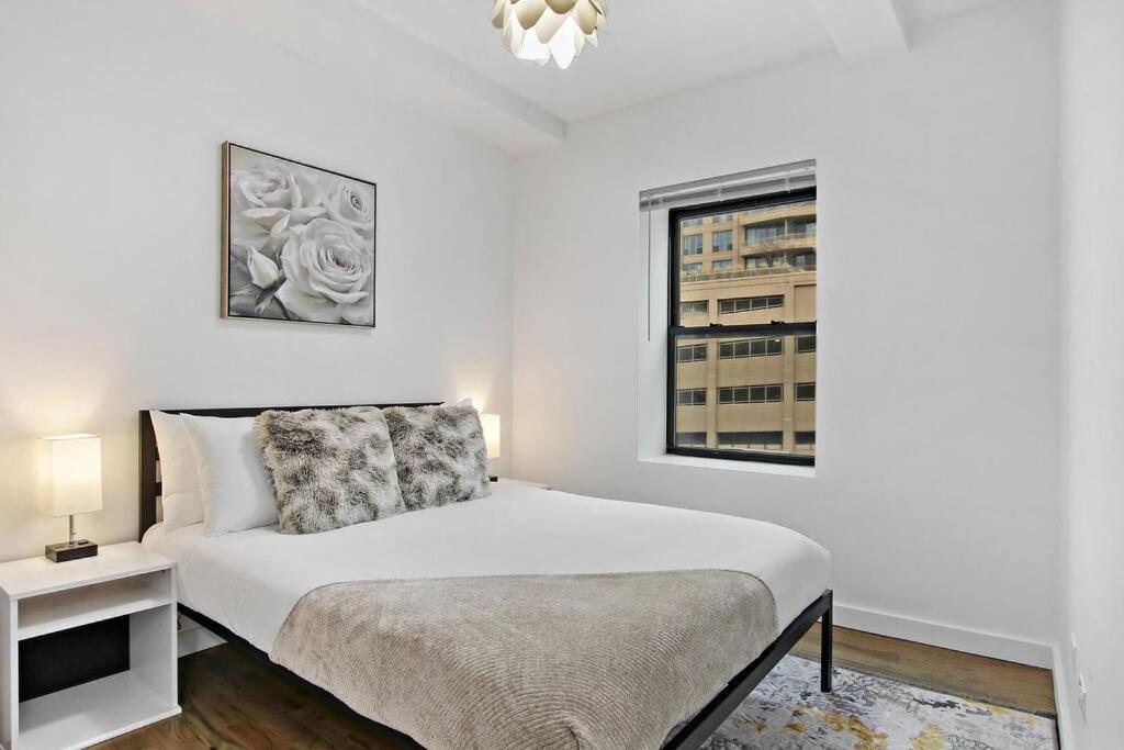 Modern Luxe West Loop 1br Apt With In Unit Laundry - 304