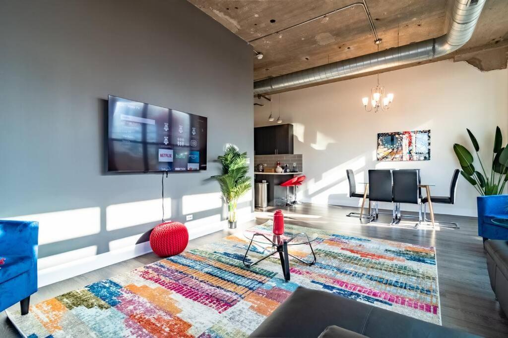 Mccormick Place: Spacious 3br Family Haven Apartment *