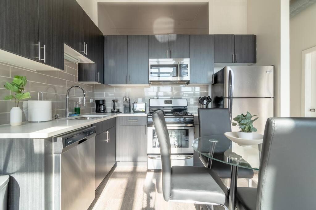 Apartamento Mccormick Place Beautiful 2br With Optional Parking Sleeps Up To 8 Near Soldier Field, Grant Park And Lakefront Trail *
