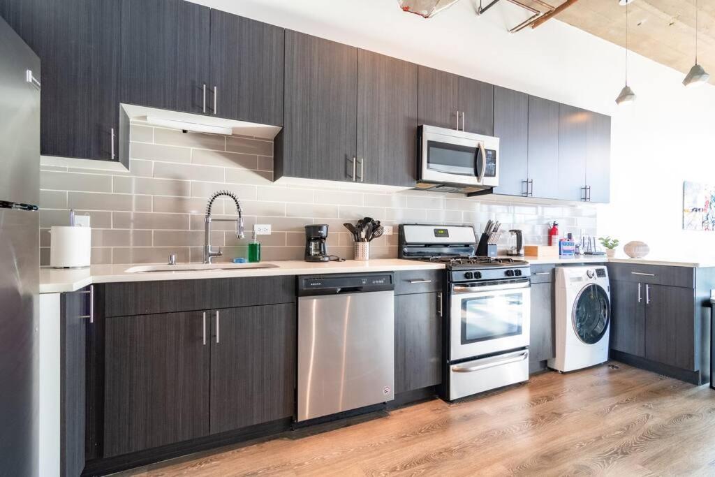 Mccormick Place: Spacious 3br Family Haven