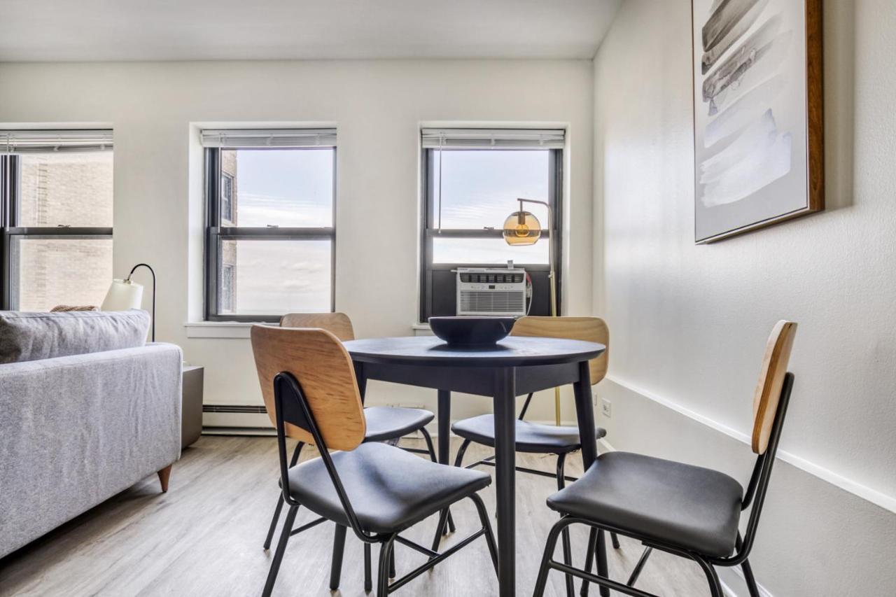 Gold Coast 1br W Doorman Gym 2 Blocks To L Chi-554