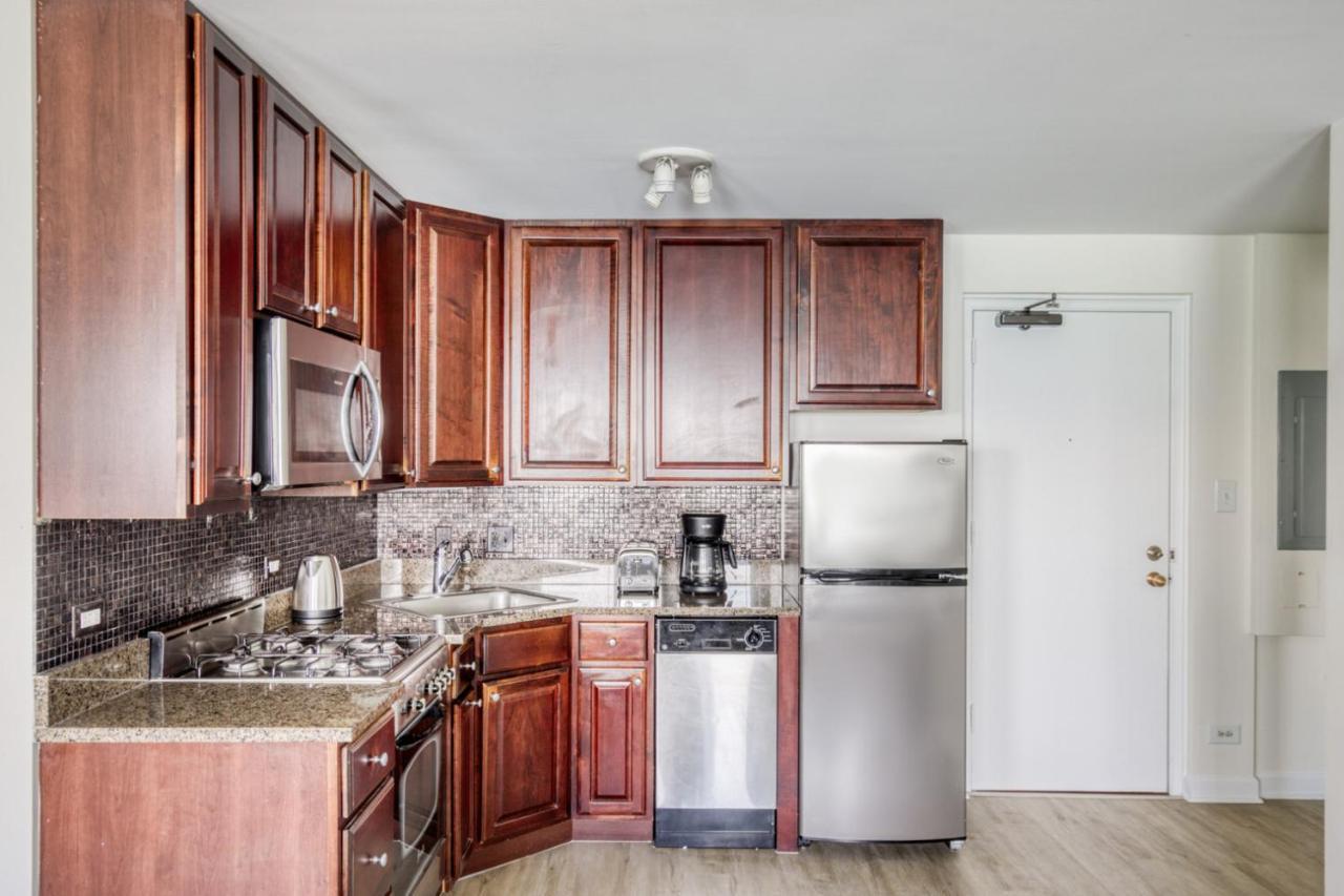Gold Coast 1br W Doorman Gym 2 Blocks To L Chi-554 Apartment Chicago