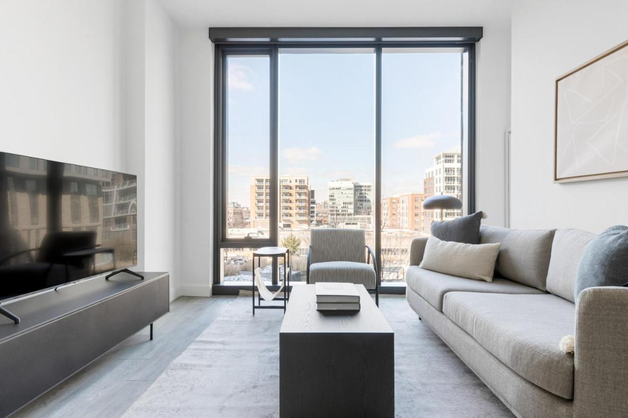 Apartment W Loop 1br W Pool Gym Wd Nr Fulton Mkt Chi-627 *