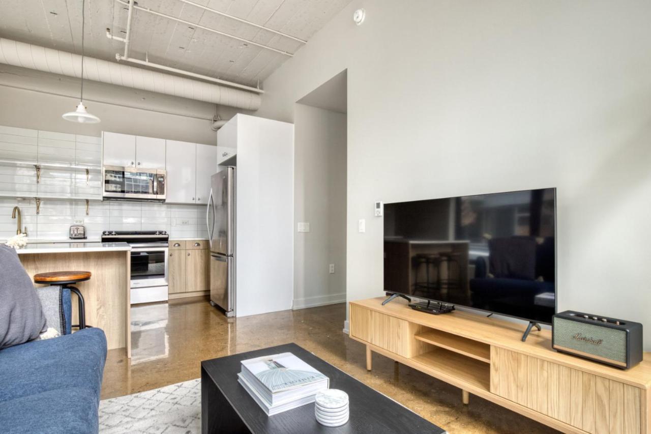 River North 1br W Gym Lounge Roof Nr Riverwalk Chi-897 Apartment