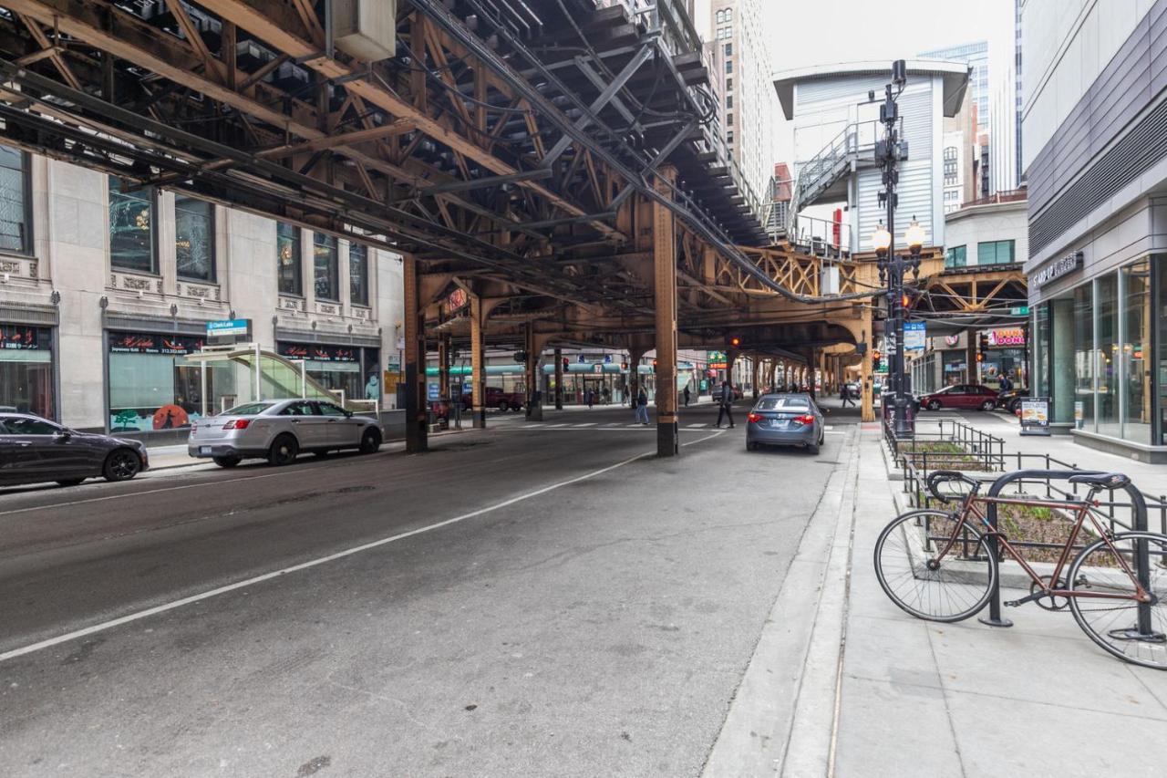Loop 1br W Gym Pool Lounge 1 Block From L Chi-700 *