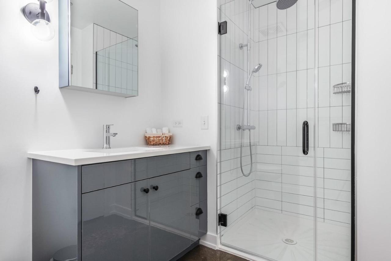 Uptown 1br W Gym Rooftop Pool 2 Blocks To L Chi-380 *