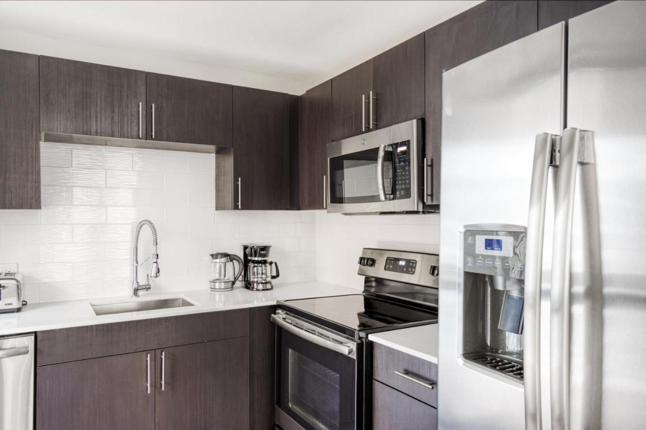 Gold Coast 2br W Gym Lounge 1 Block To L Chi-801 Apartment