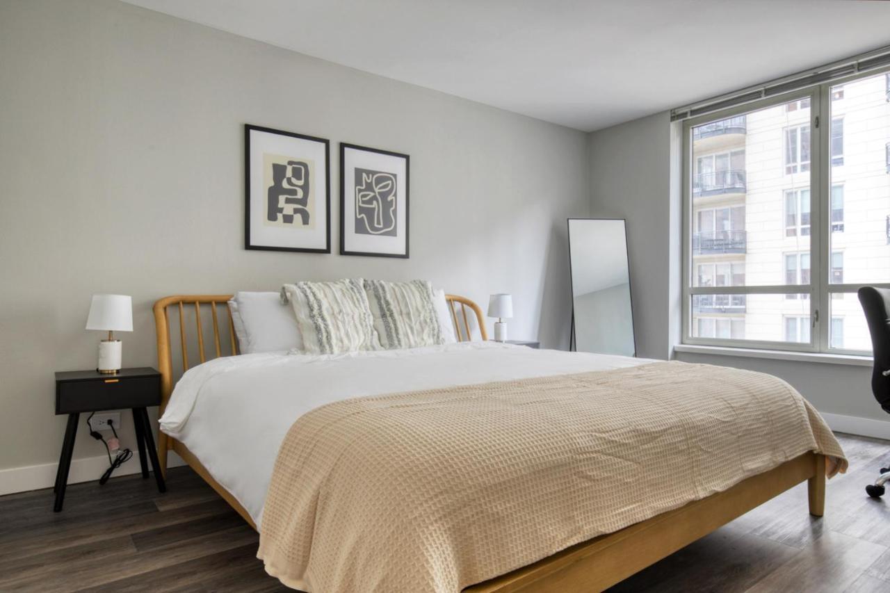 Gold Coast 2br W Gym Lounge 1 Block To L Chi-801 Apartment *