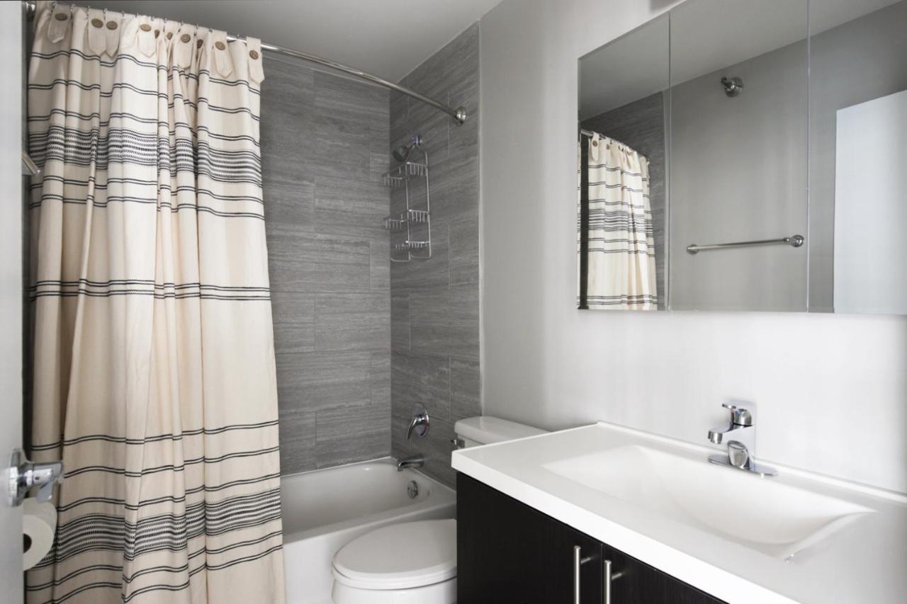 Gold Coast 2br W Gym Lounge 1 Block To L Chi-801