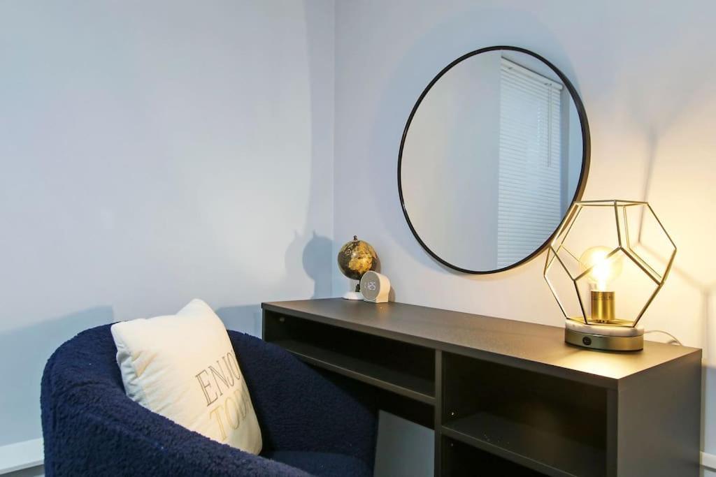 2br Modern And Cozy Apt Logan Square Pet Friendly
