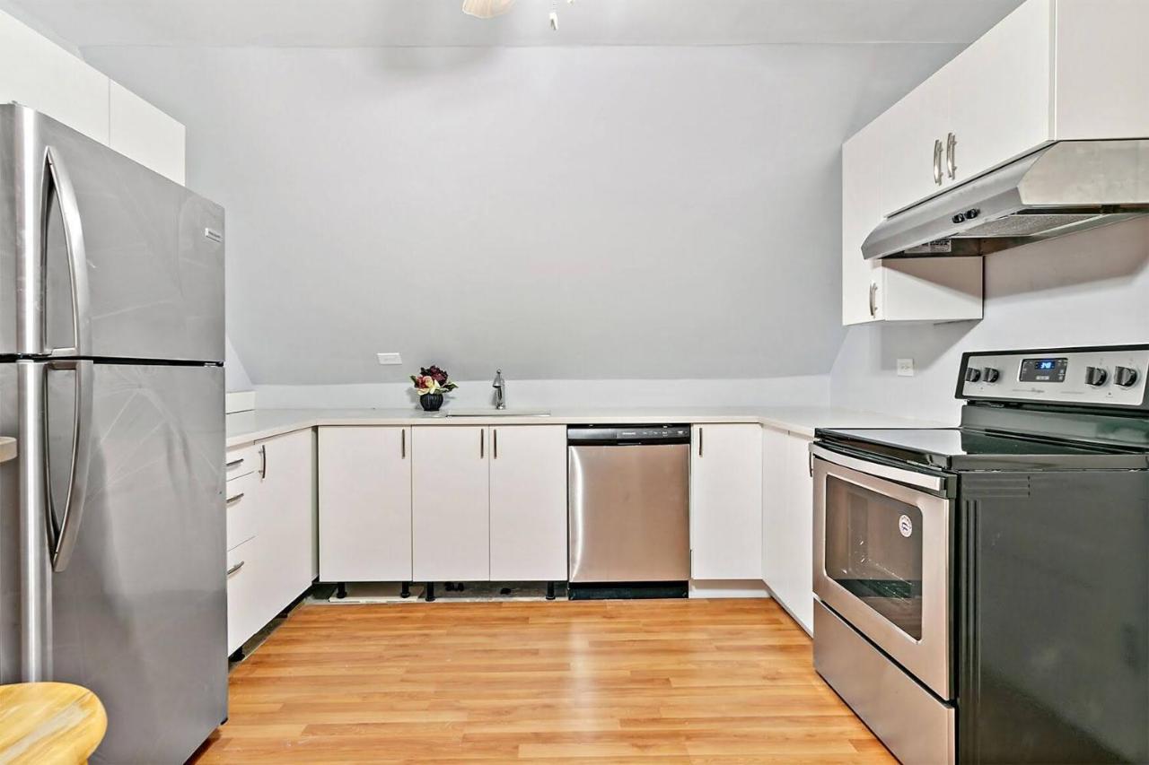 Logan Square - 2b:1b With Den Apartment Chicago