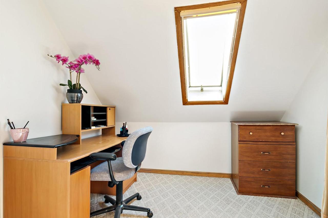 Logan Square - 2b:1b With Den Apartment