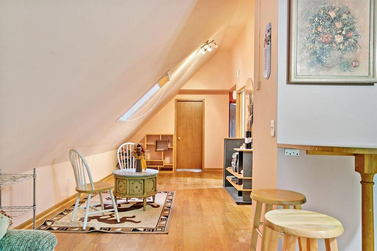 Logan Square - 2b:1b With Den Apartment *
