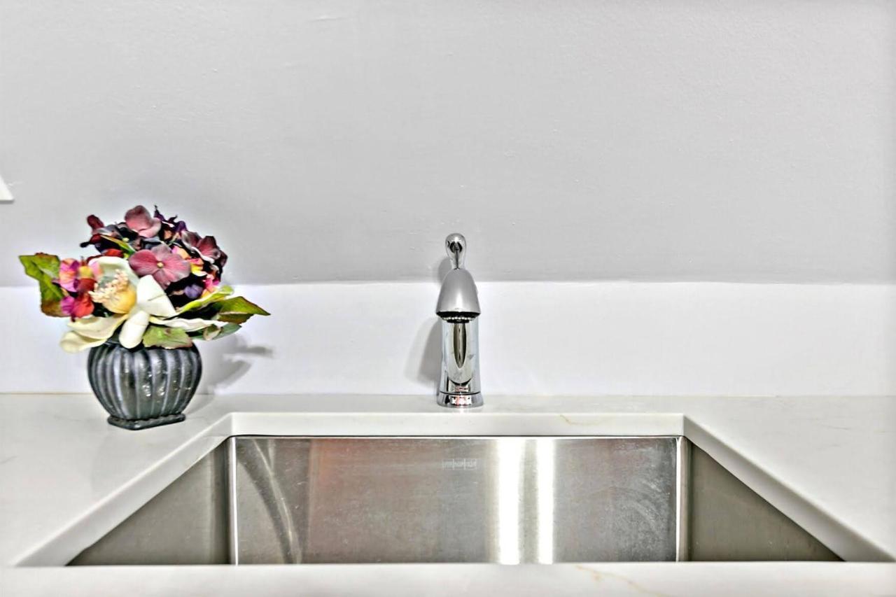 Logan Square - 2b:1b With Den Apartment Chicago
