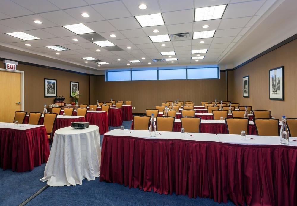 Hotel Springhill Downtown/river North 3*