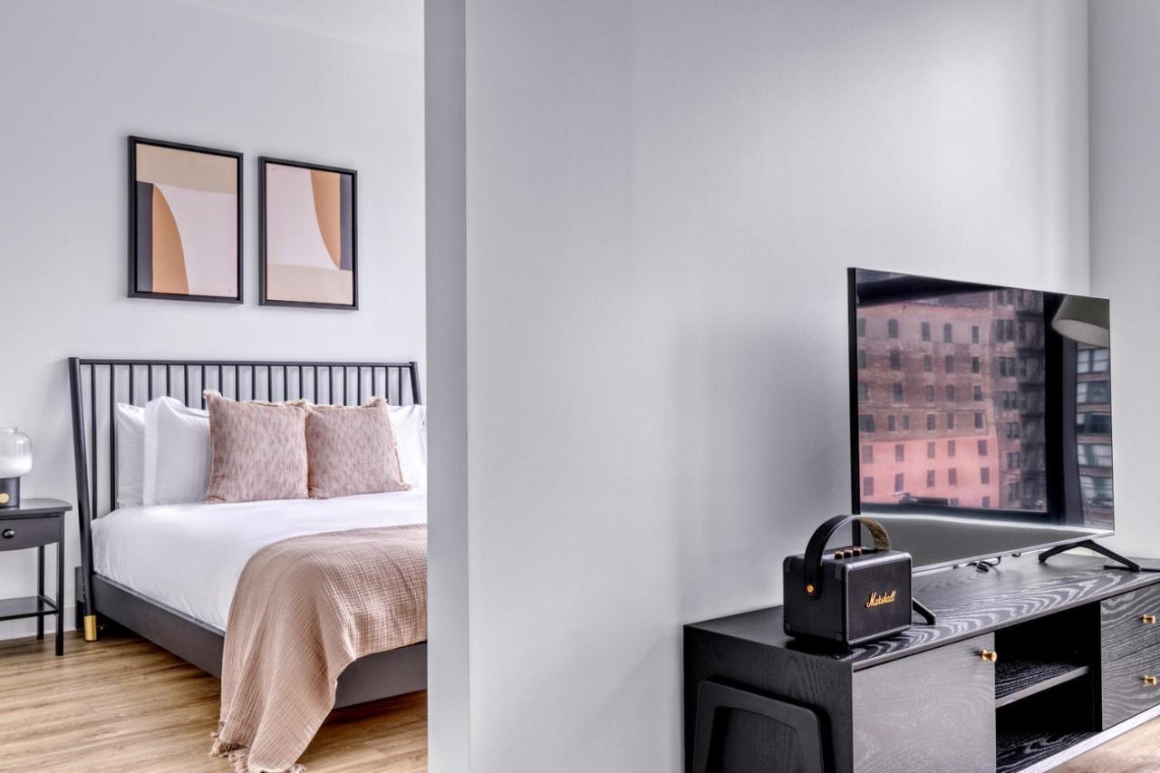 W Loop W Gym Pool In Heart Of Greektown Chi-532 *