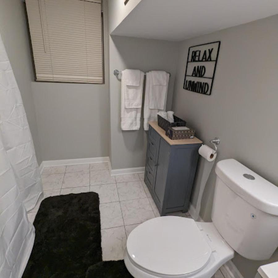 Modern 2 Bdrm In Apartment *
