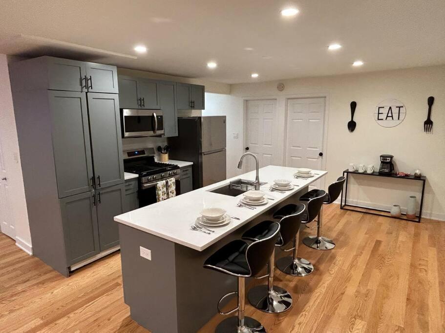 Vibrant W/ Comforting Vibes Apartment *