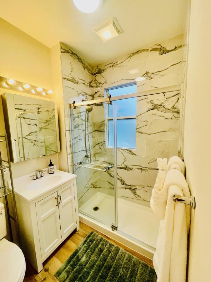 Beautiful 2bd 1ba * Chicago