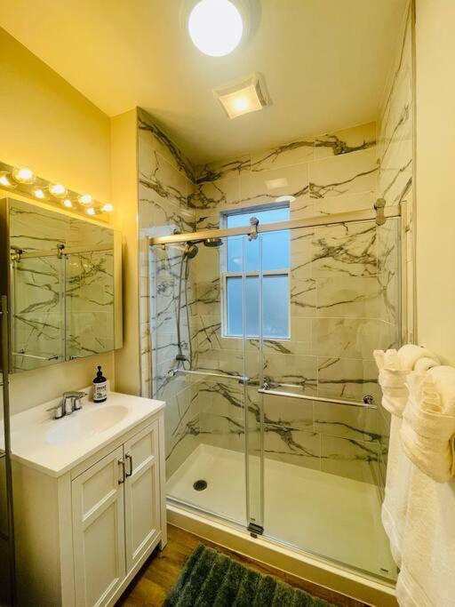 Beautiful 2bd 1ba Apartamento *
