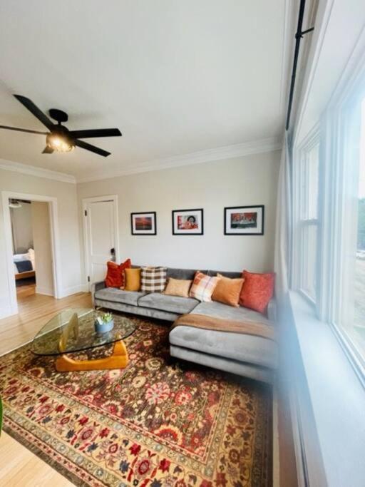 Beautiful 2bd 1ba * Chicago