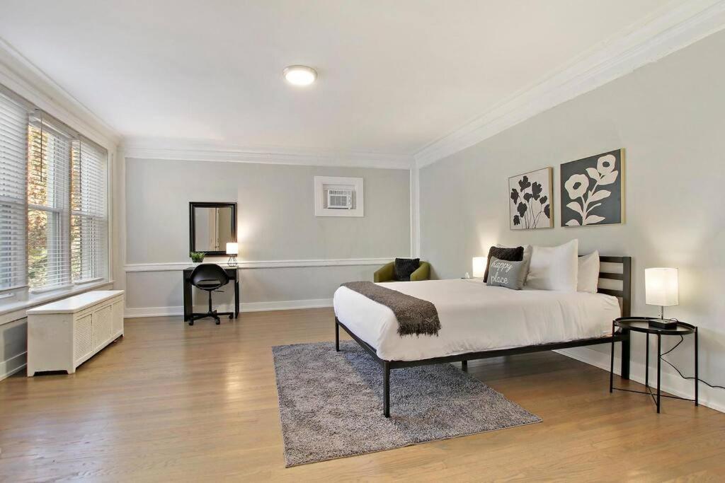 Great Location! 15 Min From Dt -historic Hyde Park Apartment *