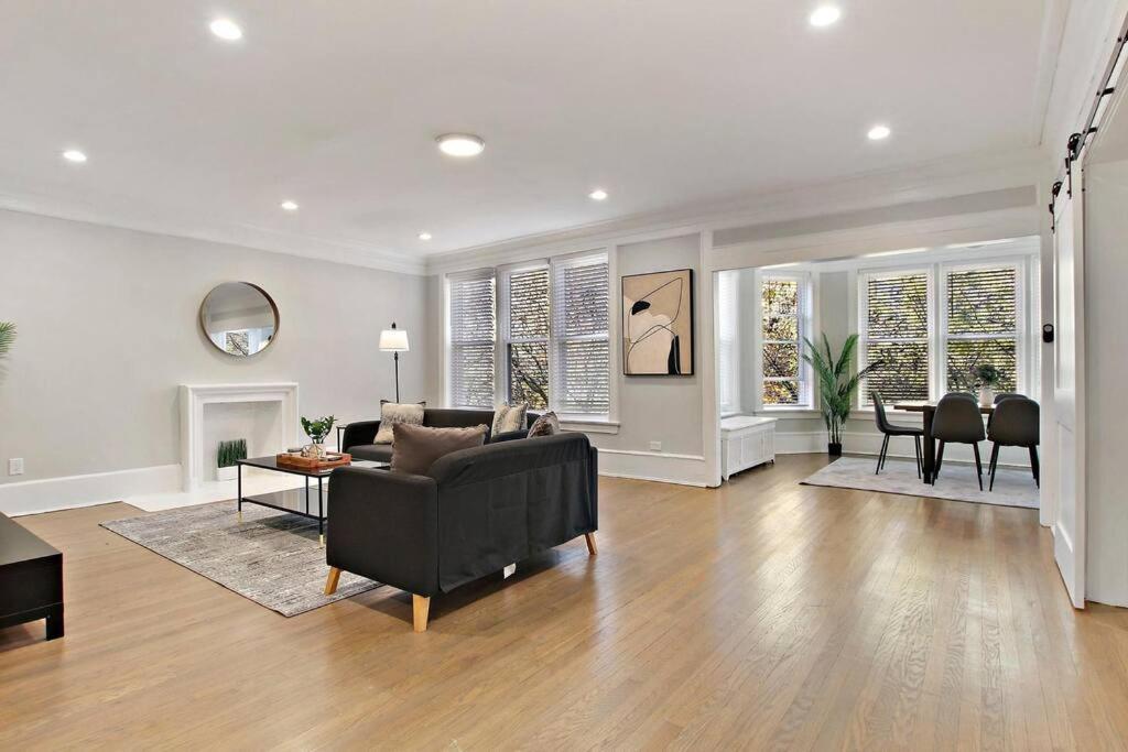 Great Location! 15 Min From Dt -historic Hyde Park Chicago