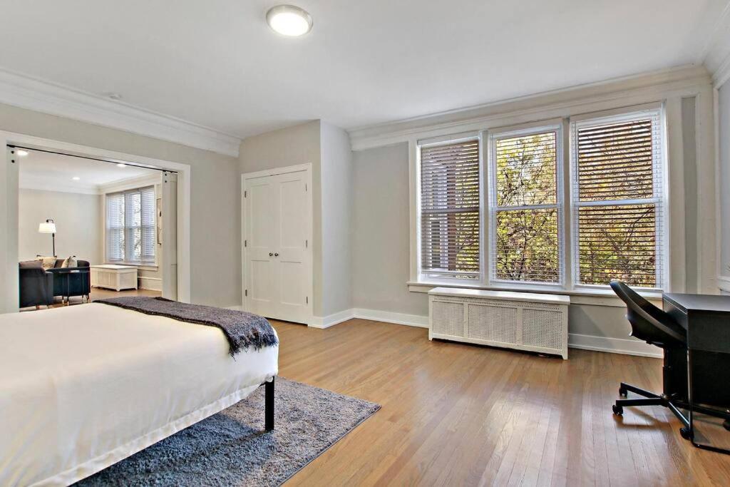 Great Location! 15 Min From Dt -historic Hyde Park Chicago