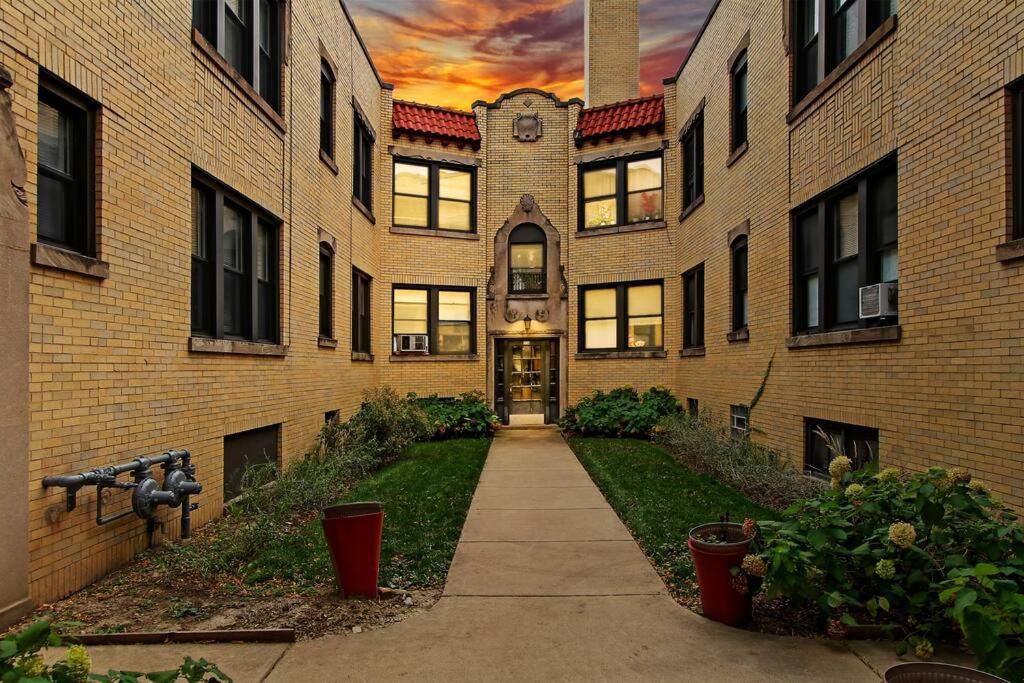 1br Vibrant & Inviting Apt In - Montrose 2e Chicago