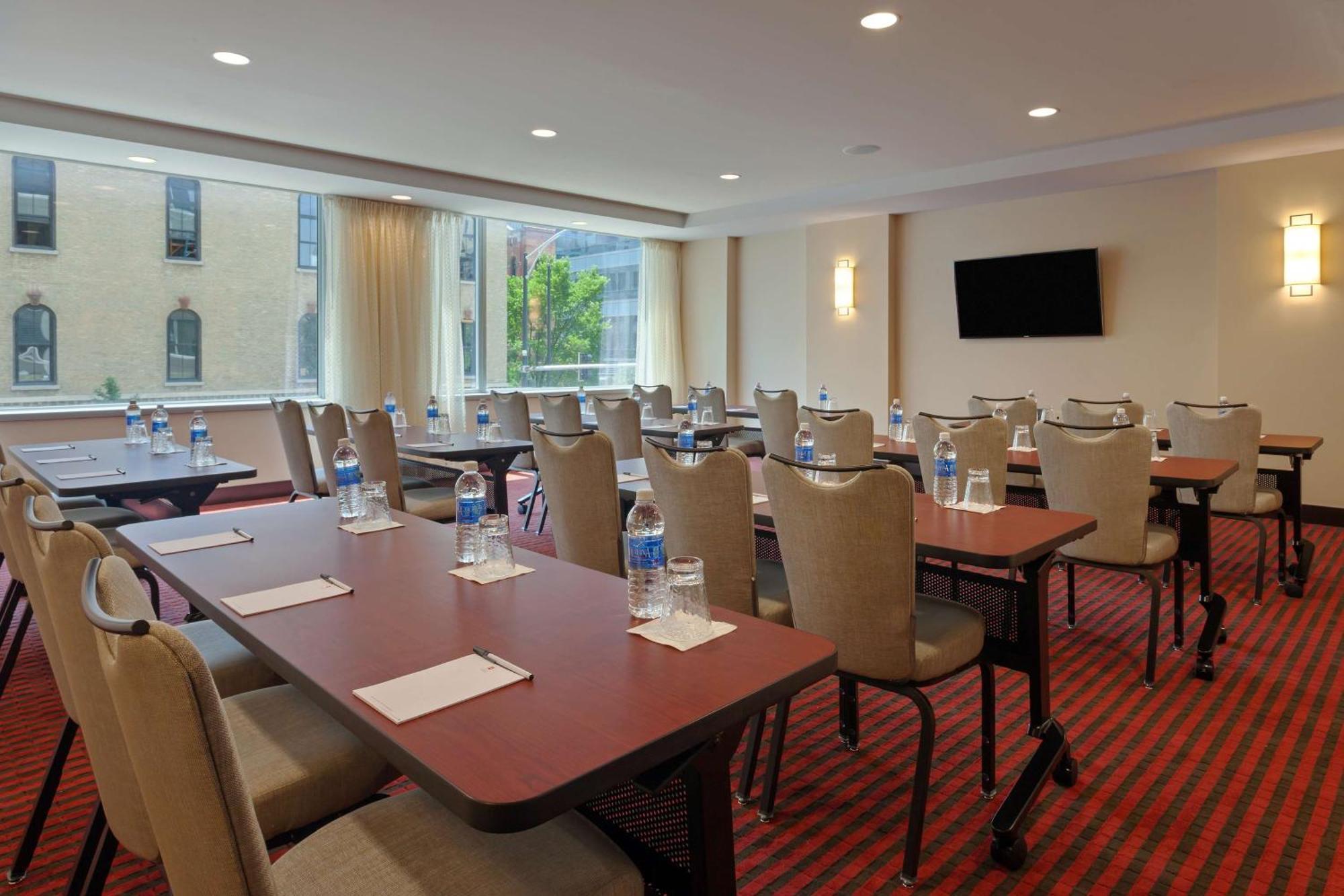 Hyatt Place River North Hotel 3*