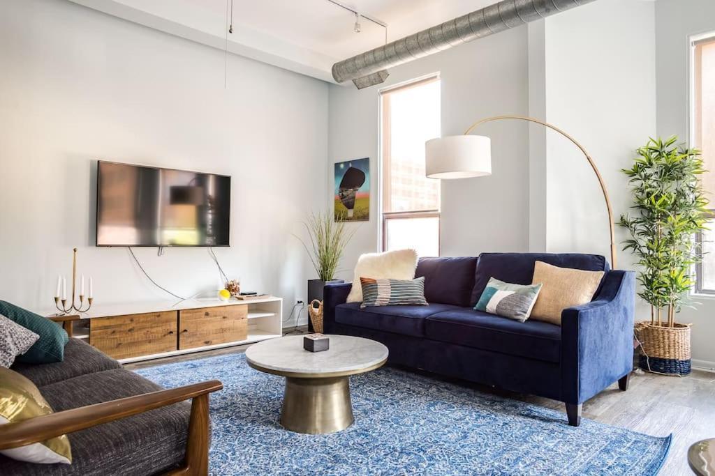 The Orleans - Entire Building - With Rooftop Deck Apartment