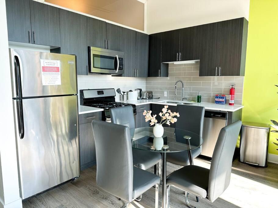 Mccormick 2b-2ba For Up To 8 Guests With Optional Parking And Gym Access * Chicago