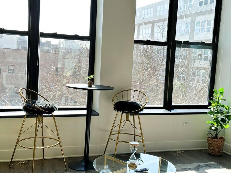 Apartment Mccormick 2b-2ba For Up To 8 Guests With Optional Parking And Gym Access Chicago