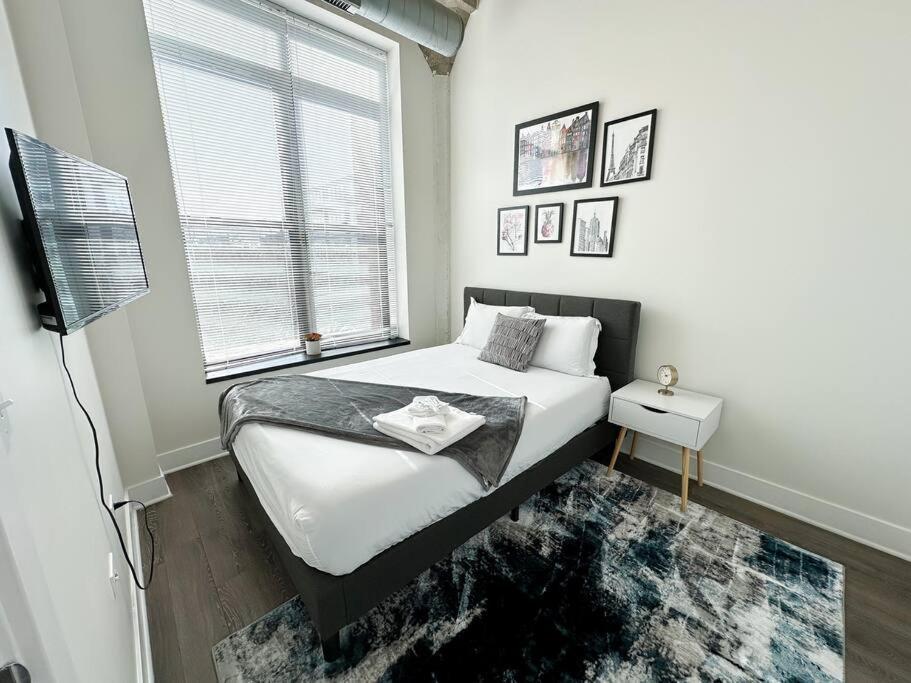 Mccormick 2b-2ba For Up To 8 Guests With Optional Parking And Gym Access Apartment Chicago