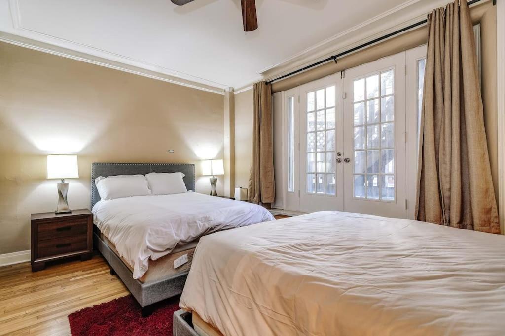 Apartment Brownstone In Gold Coast