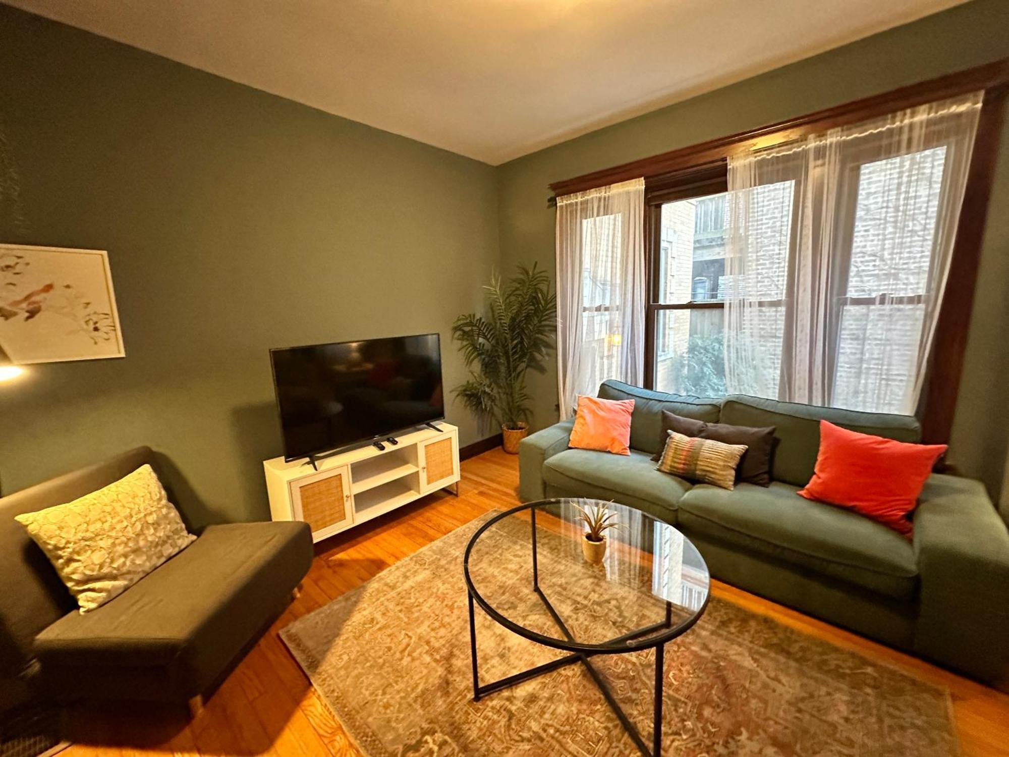 Spacious Lakeview Hideway With Parking! Holiday home