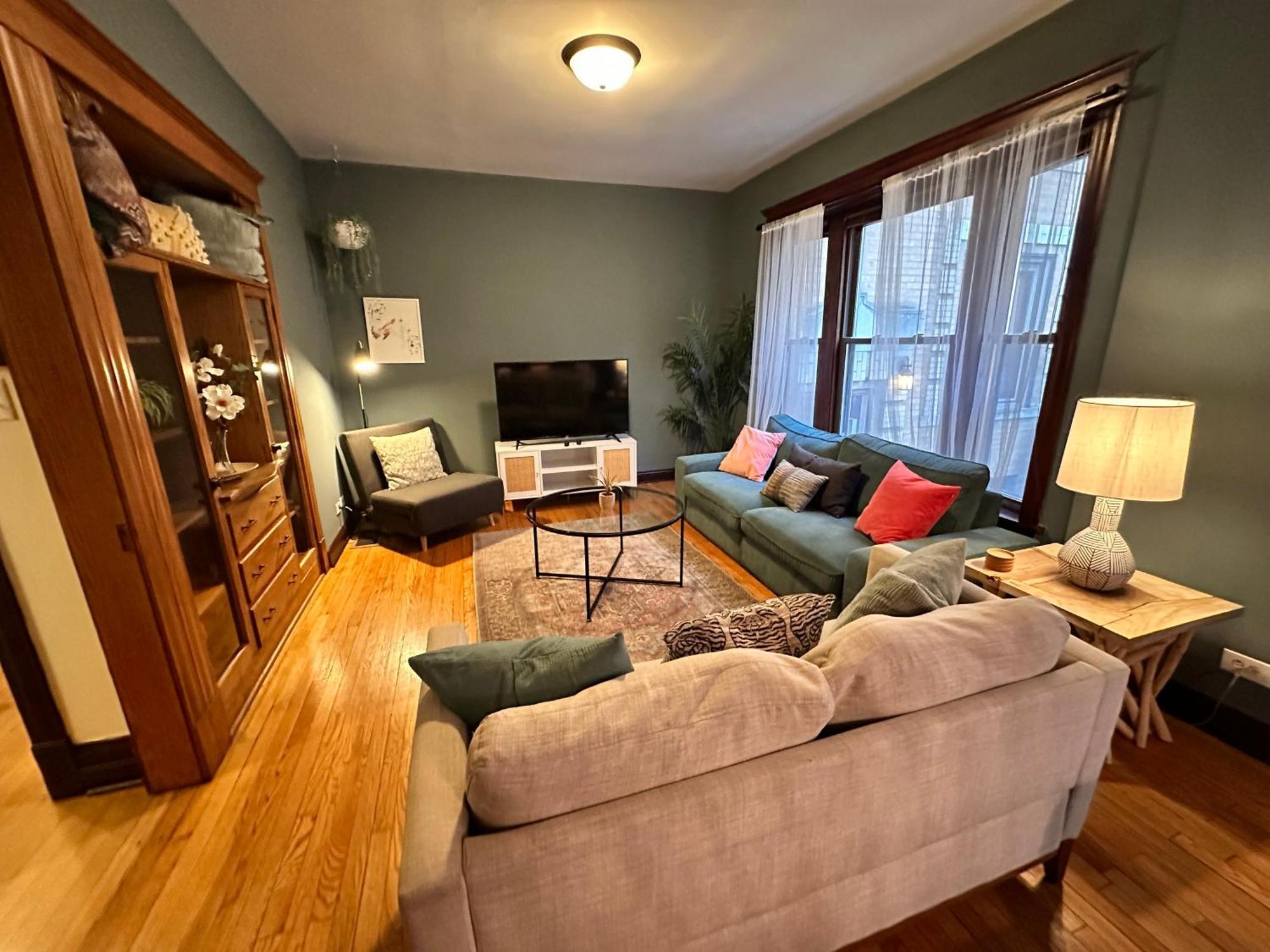Spacious Lakeview Hideway With Parking!