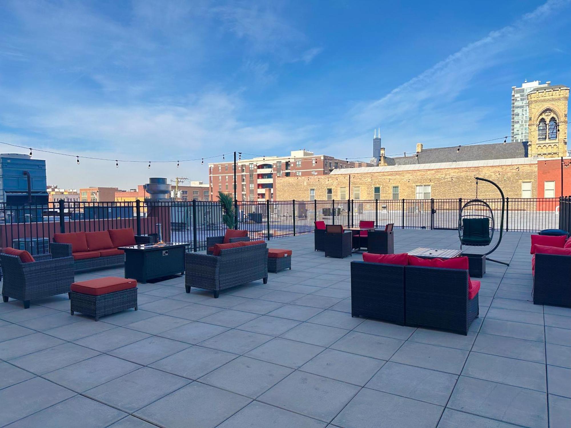 Apartment Mccormick Place That Sleeps Up To 4 With Optional Parking & Gym Access