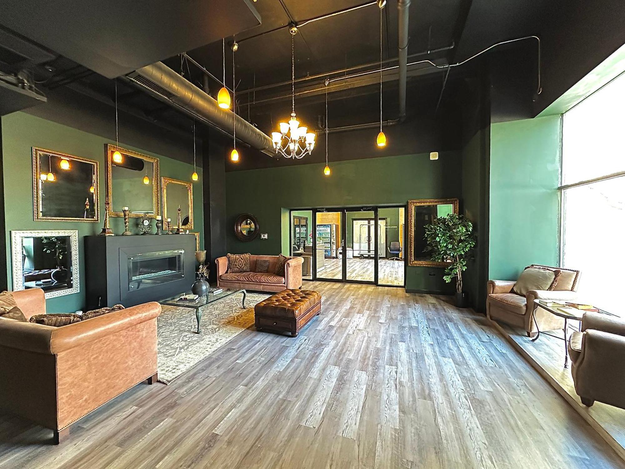 Mccormick 3br-2ba Corner Oasis For Up To 10 Guests With Optional Parking & Gym Access Chicago