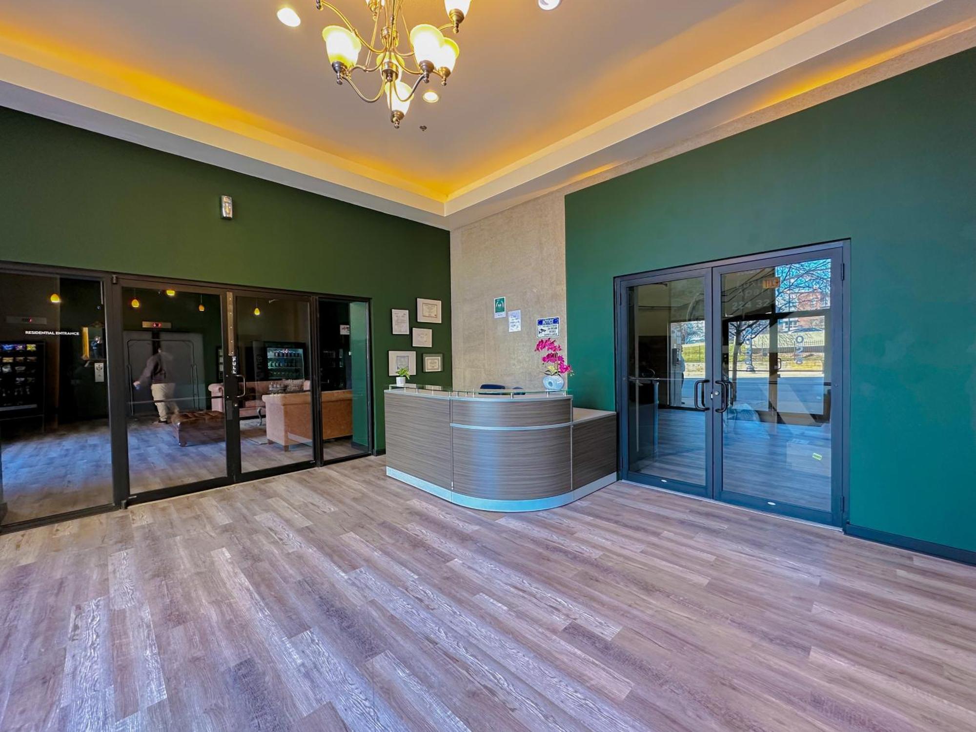 Mccormick 2br And 2ba Family Unit For Up To 8 Guests With Optional Parking & Gym Access Chicago