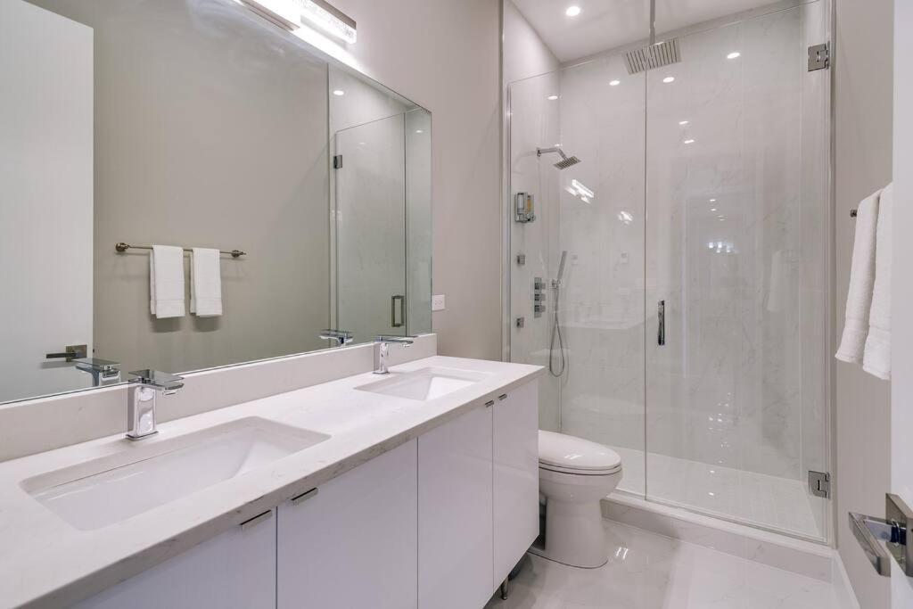 2 Newly Built Luxury With Private Roofdeck Apartment *