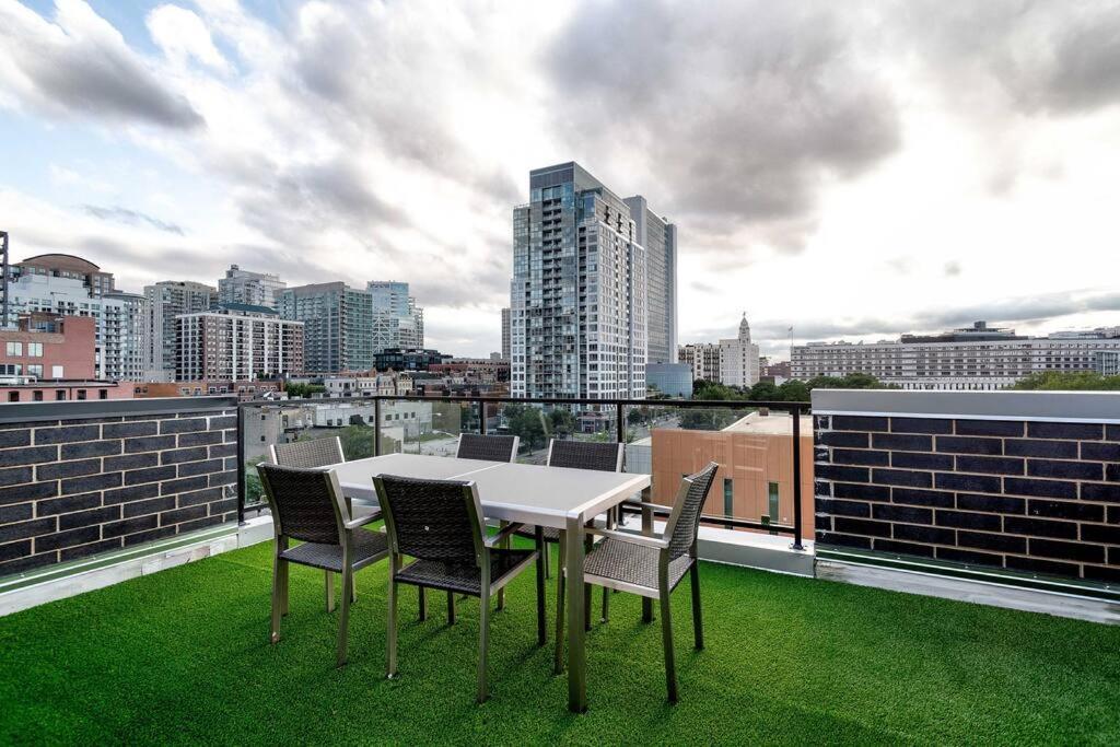 2 Newly Built Luxury With Private Roofdeck Chicago