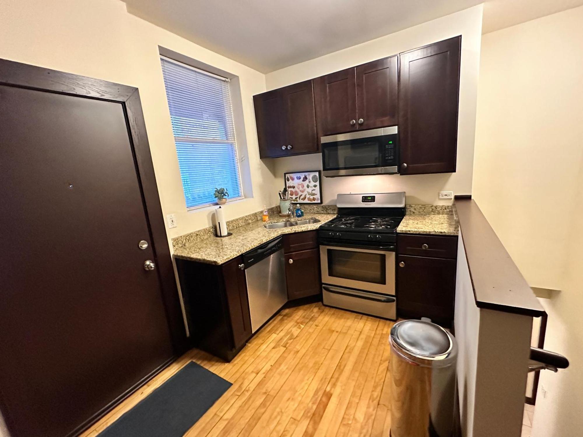 Spacious Lakeview Hideway With Parking! *