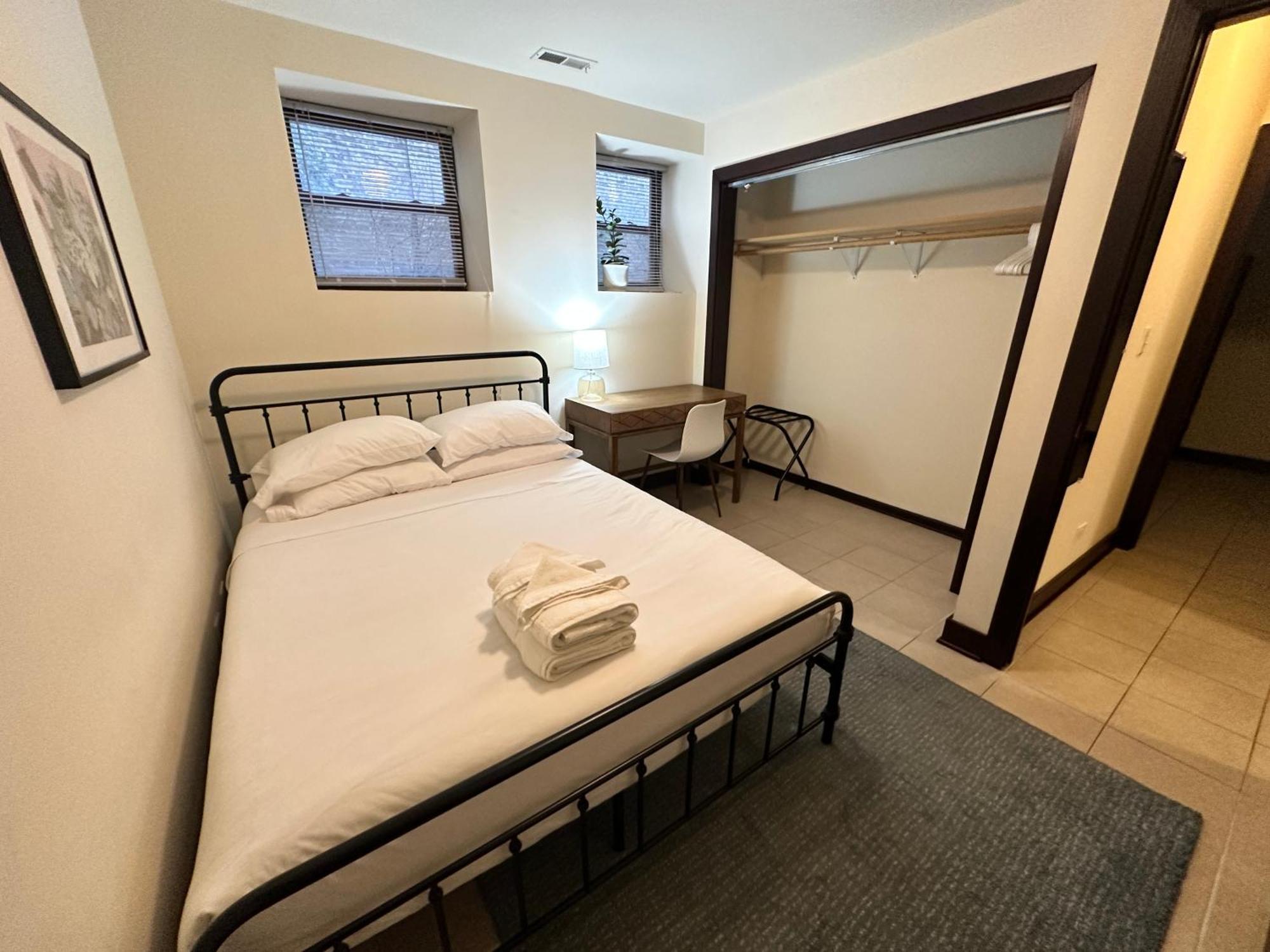 Holiday home Spacious Lakeview Hideway With Parking! Chicago