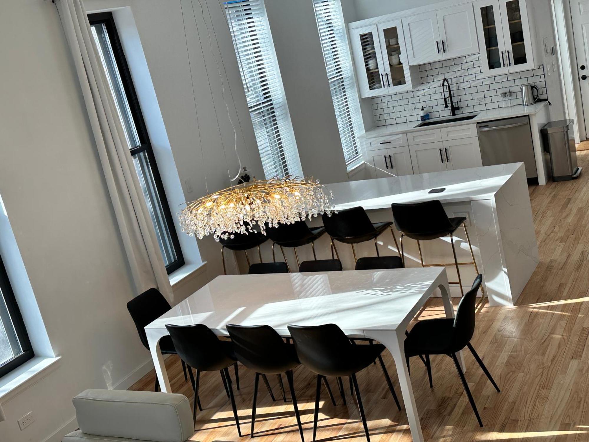 Holiday home Luxe Spacious Sfh In Bucktown With Secure Parking Chicago