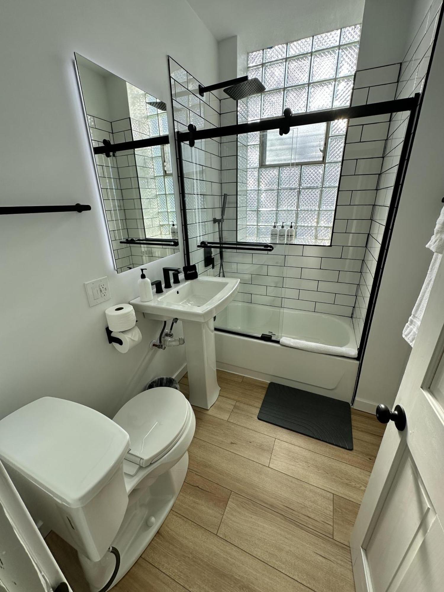 Luxe Spacious Sfh In Bucktown With Secure Parking Holiday home *