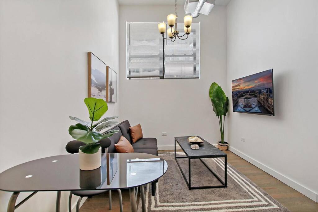 Apartment 1br Adorable Apt With In-unit Laundry - 206 *