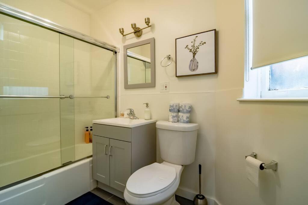 Apartment Beautiful Magnificent Mile Street That Sleeps 8 Guests *